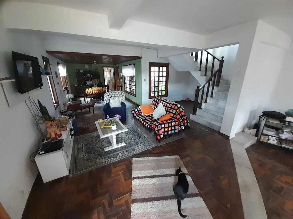 Ampla casa nas Três Vendas