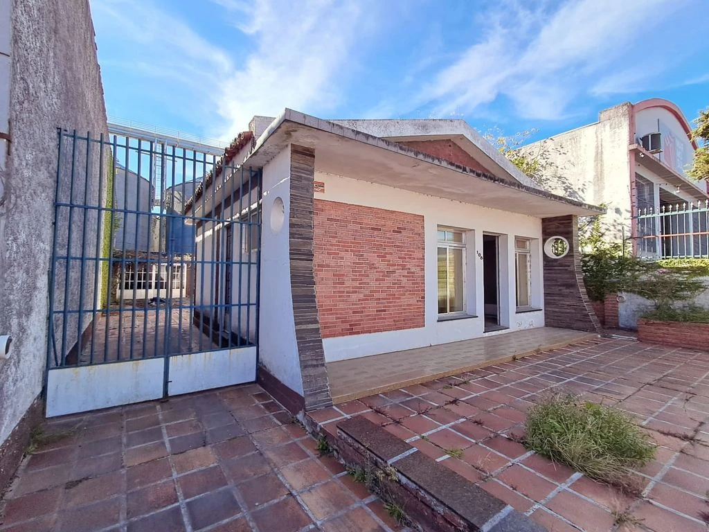 Casa BEM LOCALIZADA nas Três Vendas