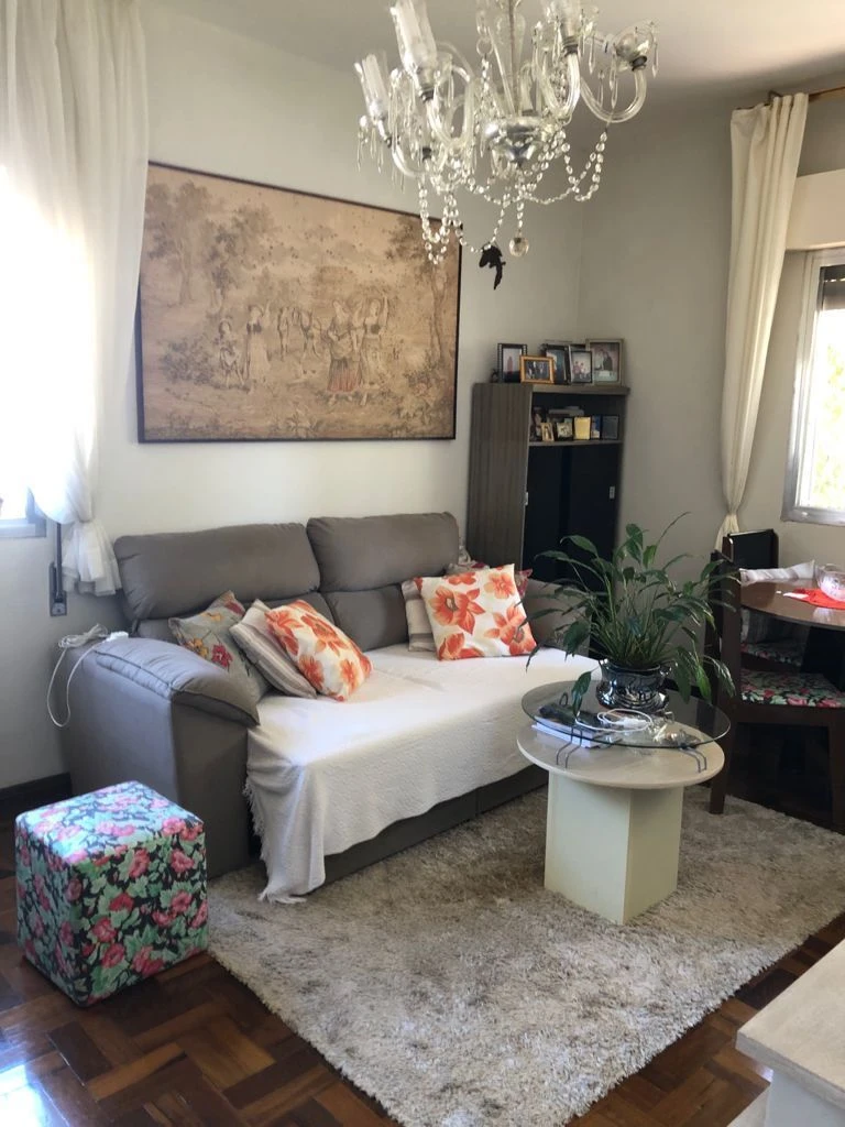 Lindo apartamento semimobiliado no centro