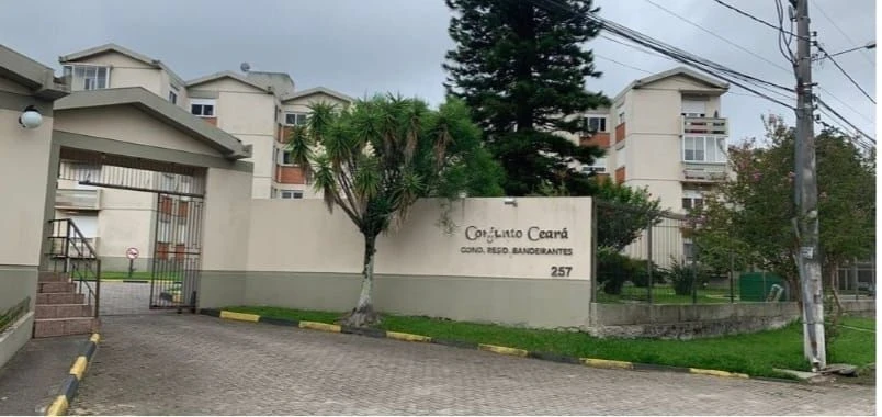 Apto no Condomínio Bandeirantes.