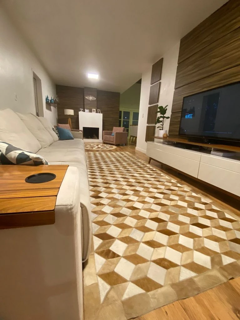 Linda casa com piscina no Laranjal