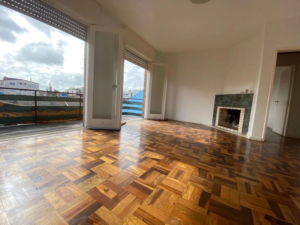 Apartamento MUITO AMPLO no CENTRO