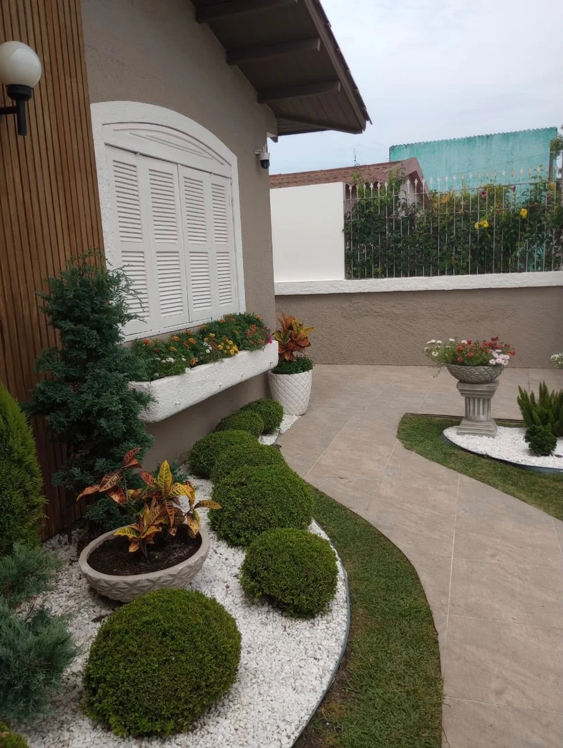 Ampla casa nas Três Vendas