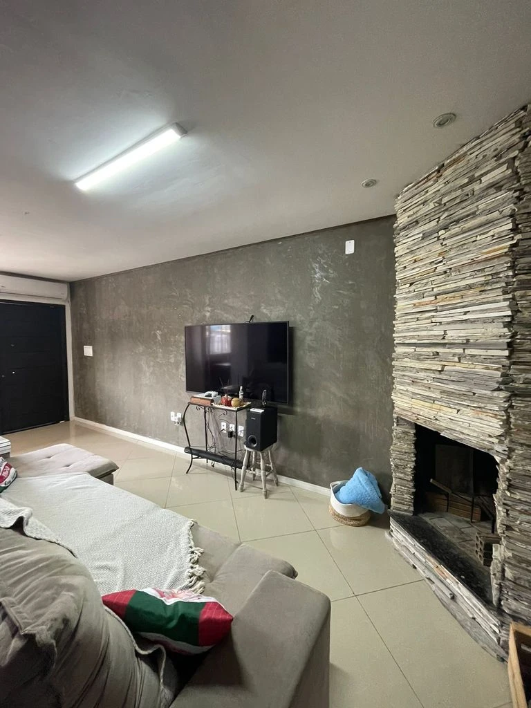 Linda casa com piscina no Arco Baleno