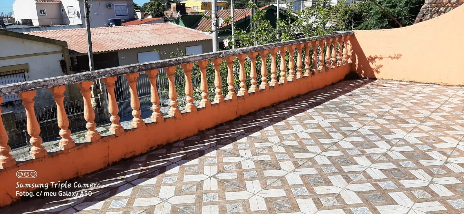 Amplo sobrado na Cohab Tablada